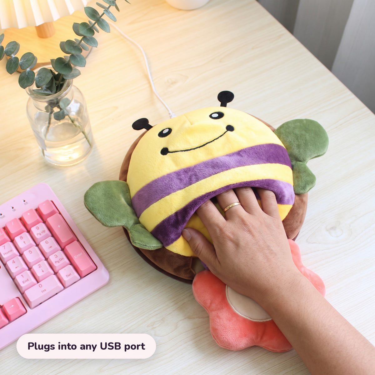 Snugglet Bug Muff in use – Plugs into any USB port