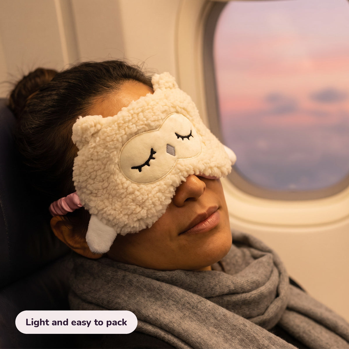 Snugglet Sleepy Sheep in use – Light and easy to pack