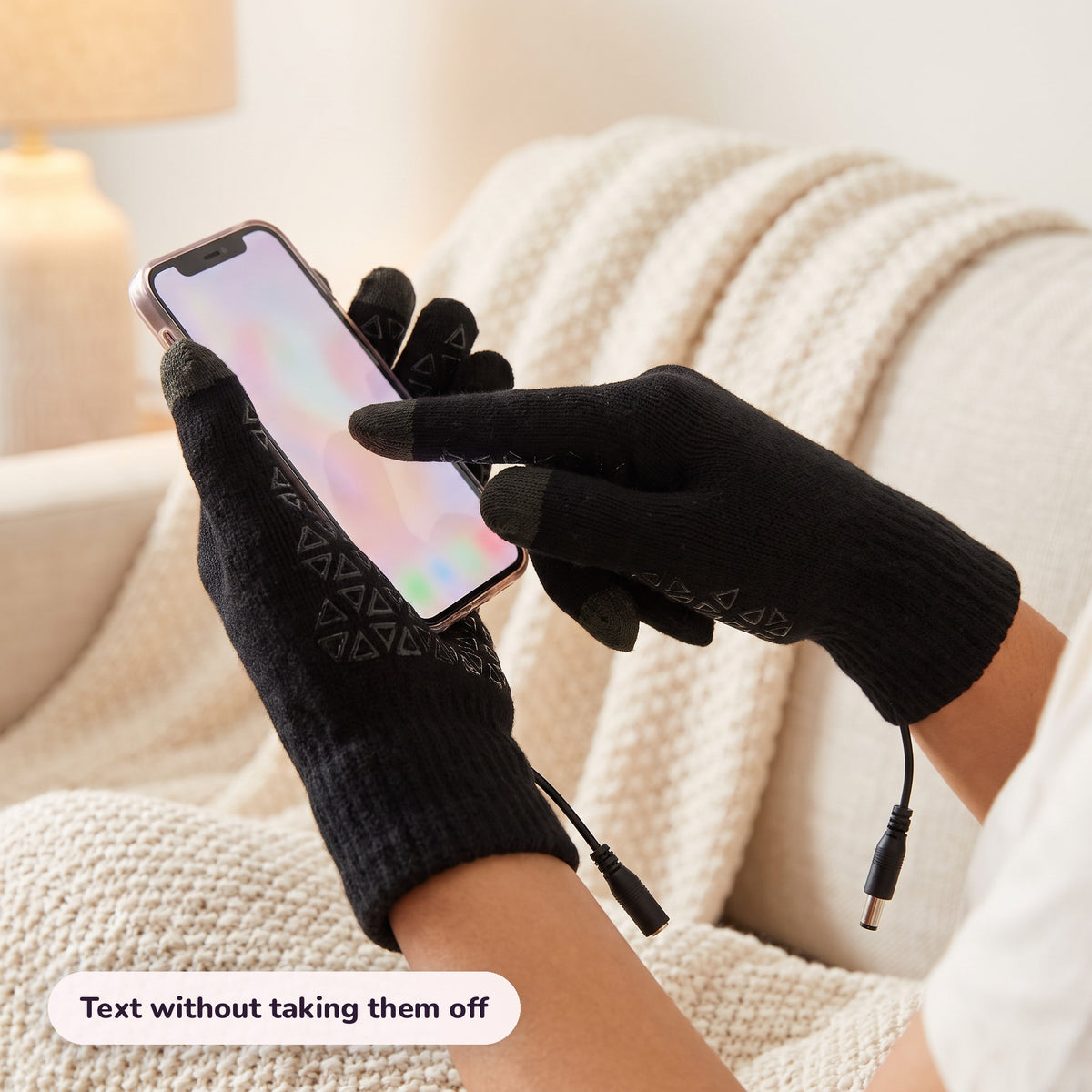 Snugglet Warm Keys in use – Text without taking them off