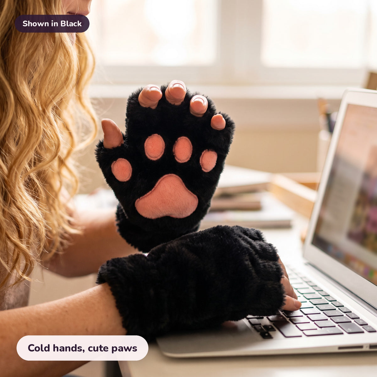 Snugglet Paw Gloves in Black: Cold hands, cute paws