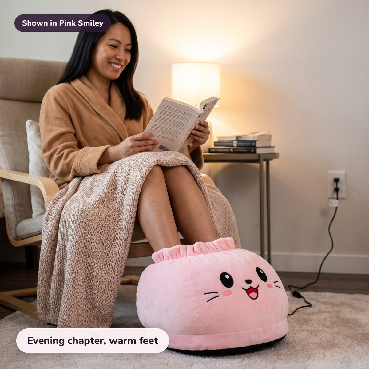 Snugglet Paw Warmer in Pink Smiley: Evening chapter, warm feet