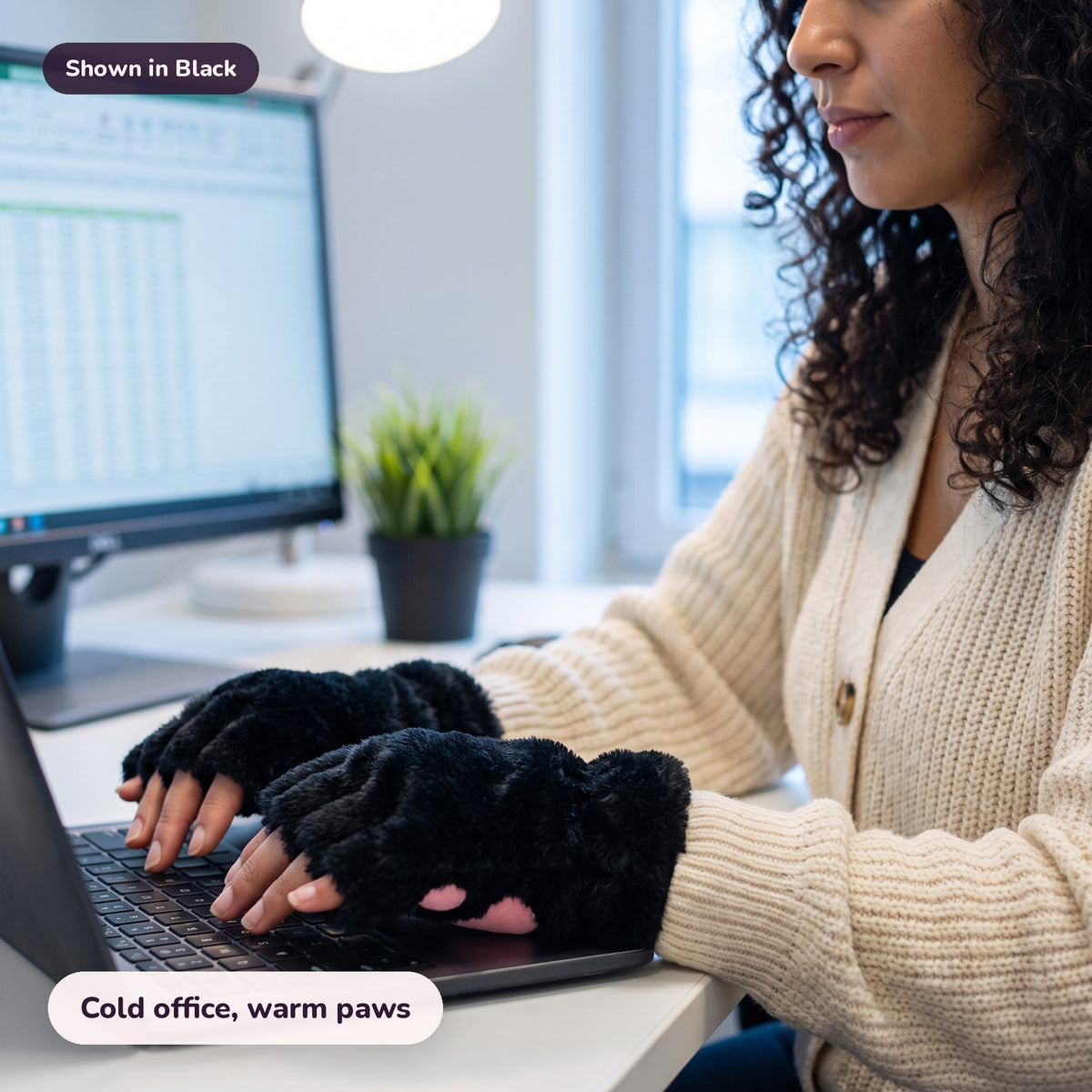 Snugglet Paw Gloves in Black: Cold office, warm paws
