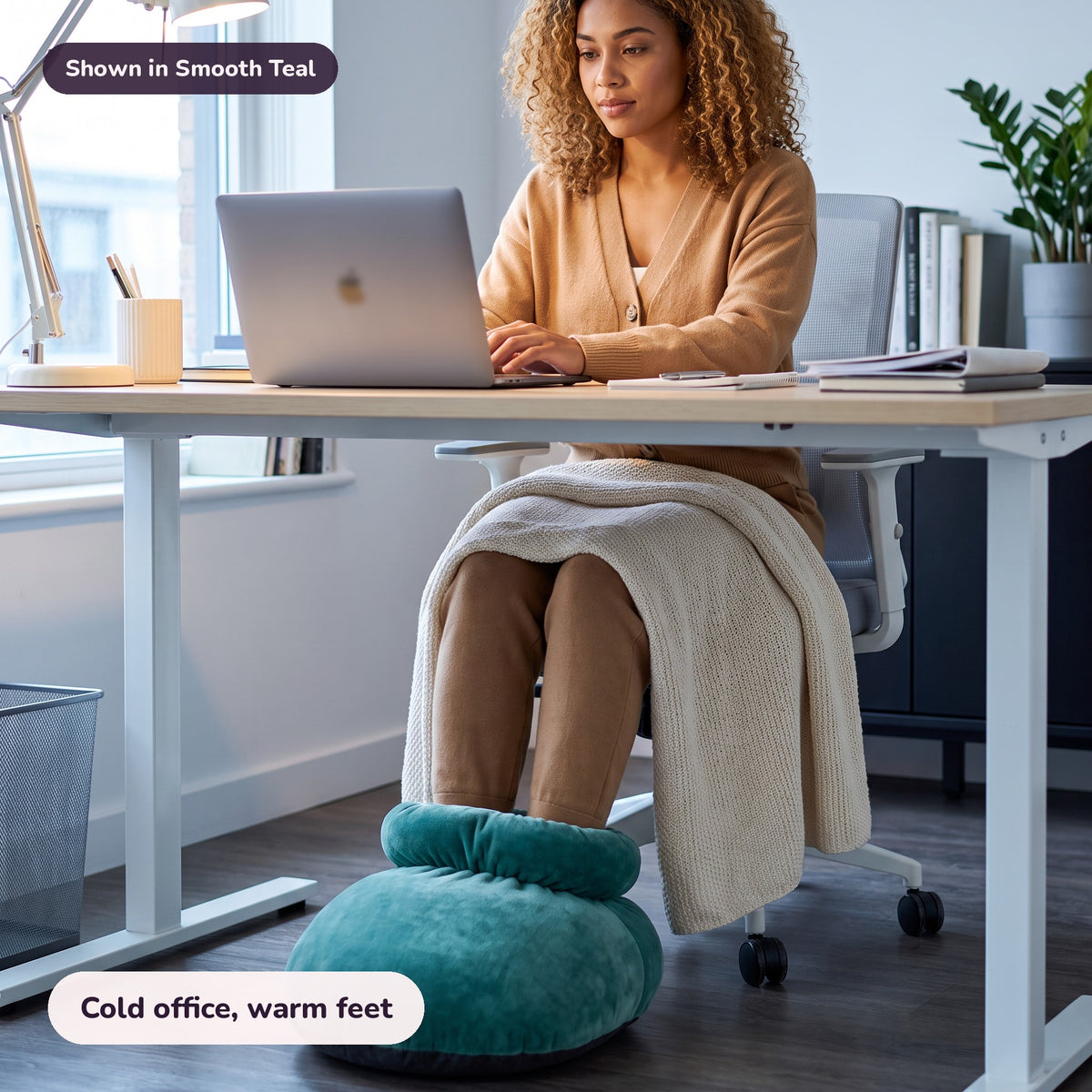 Snugglet Kitty Toes in Smooth Teal: Cold office, warm feet