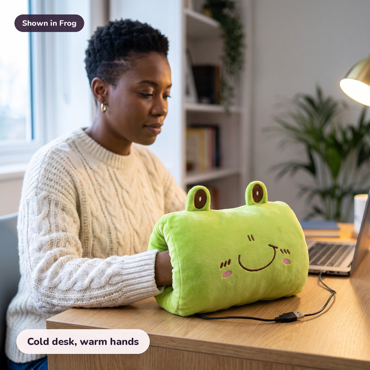 Snugglet Nap Buddy in Frog: Cold desk, warm hands
