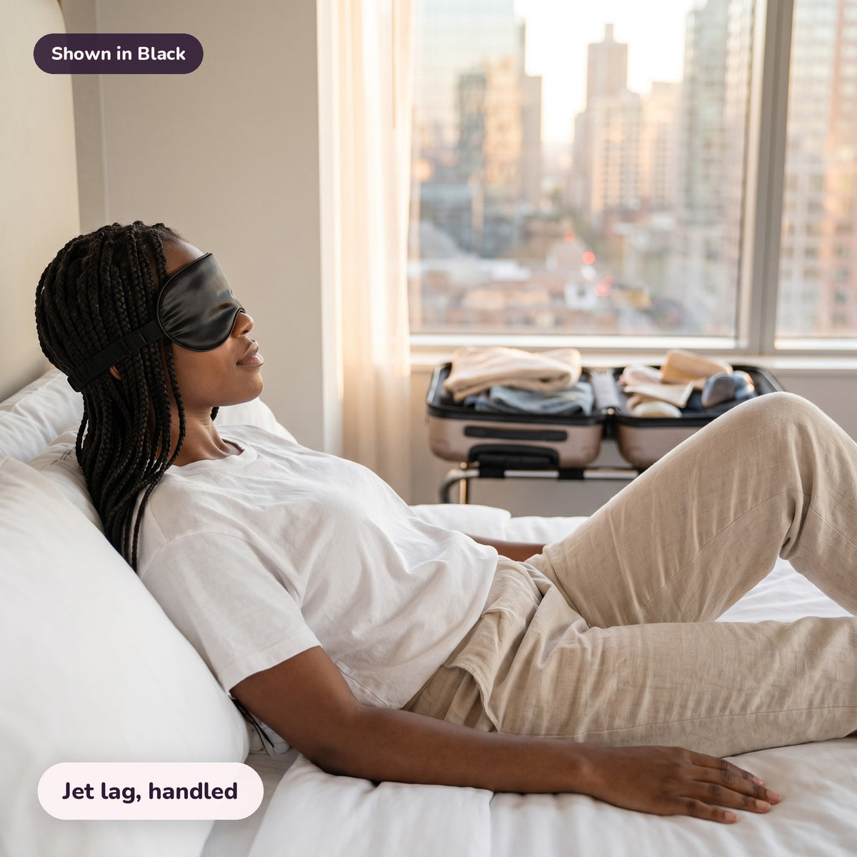 Snugglet Silky Mask in Black: Jet lag, handled